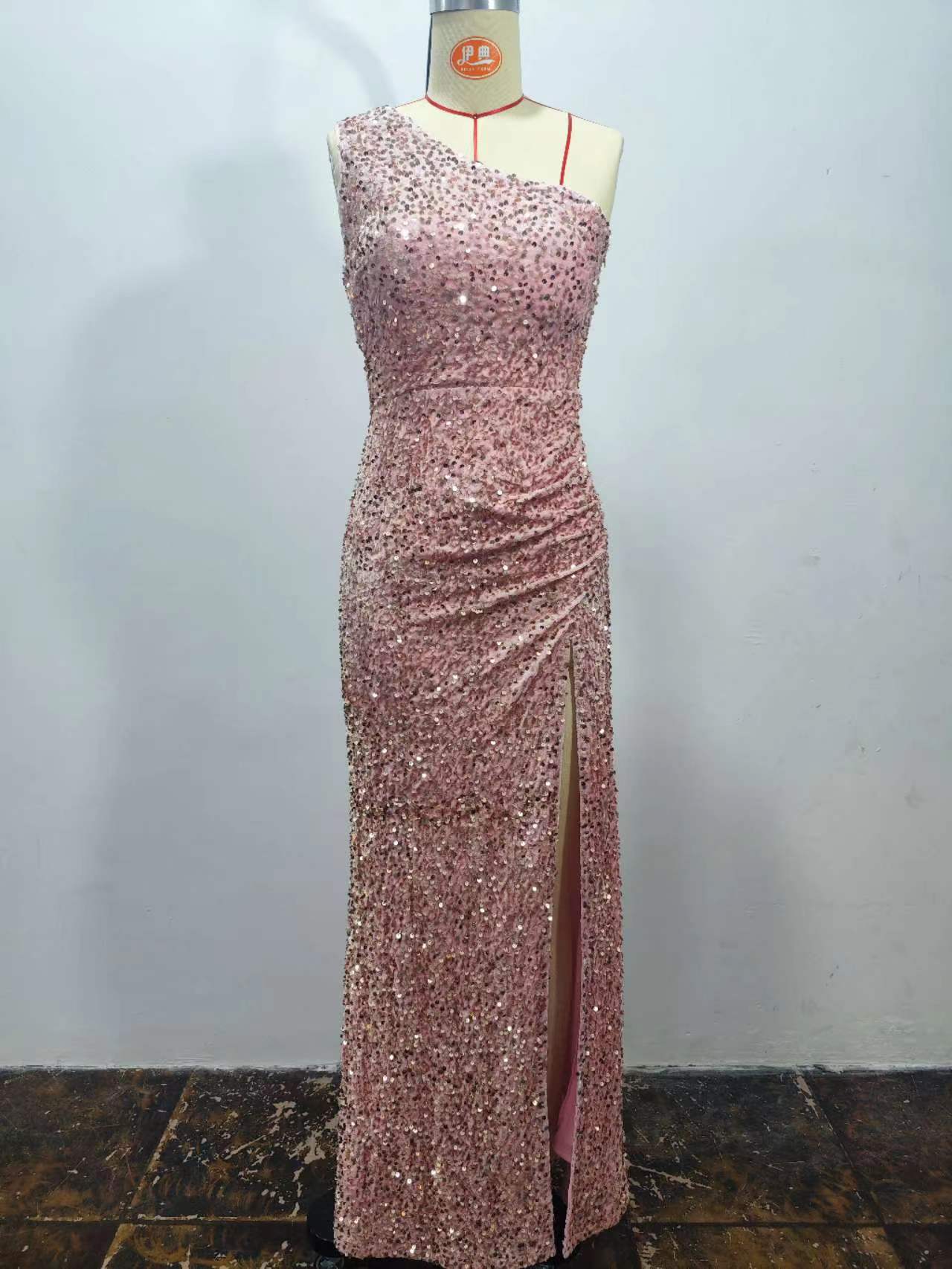 O1CN01fqfHOw2EYlDW0uvKK 2216023388757 0 cib | Ball Dresses