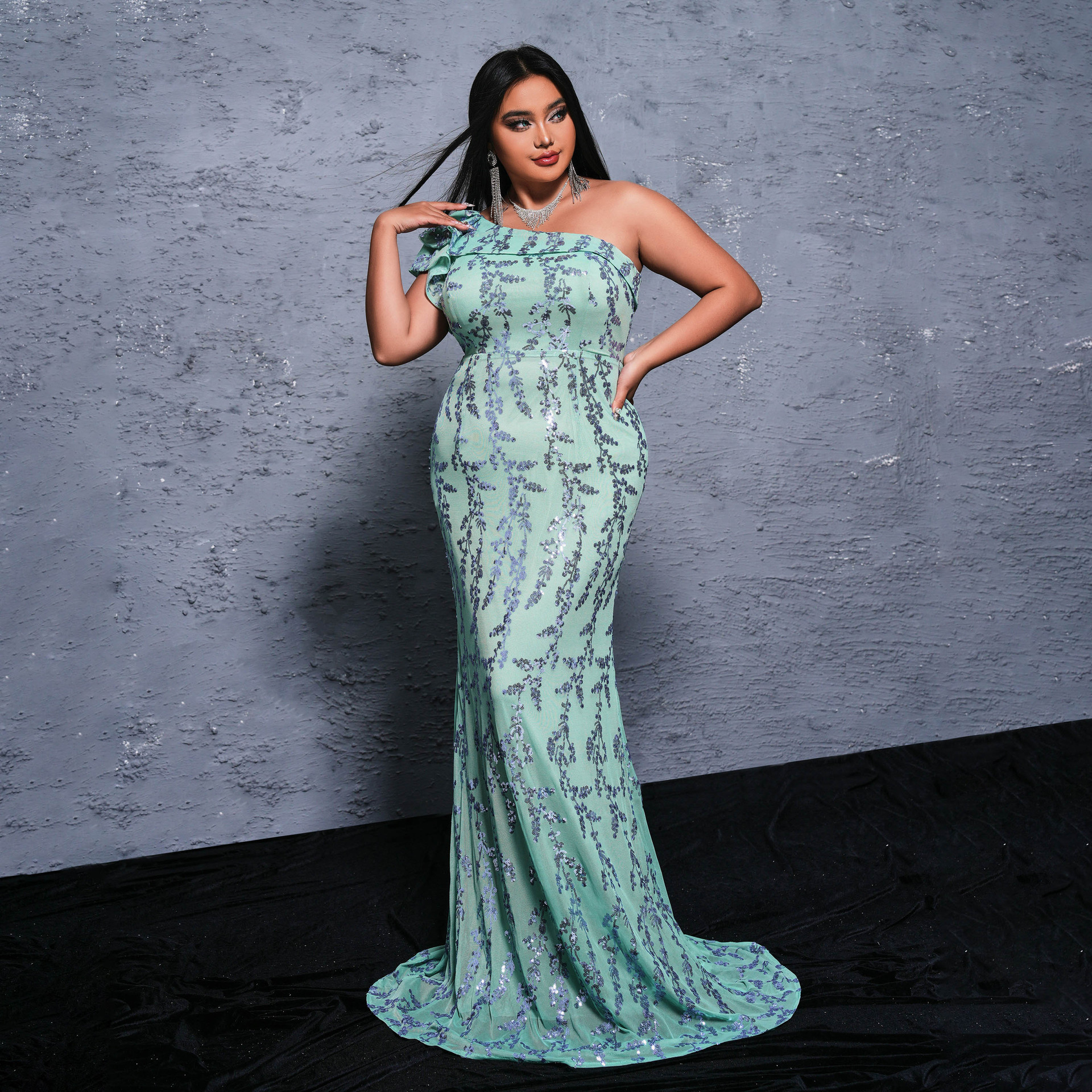 Plus-size women's long one-shoulder oblique collar banquet sexy sequin evening dress