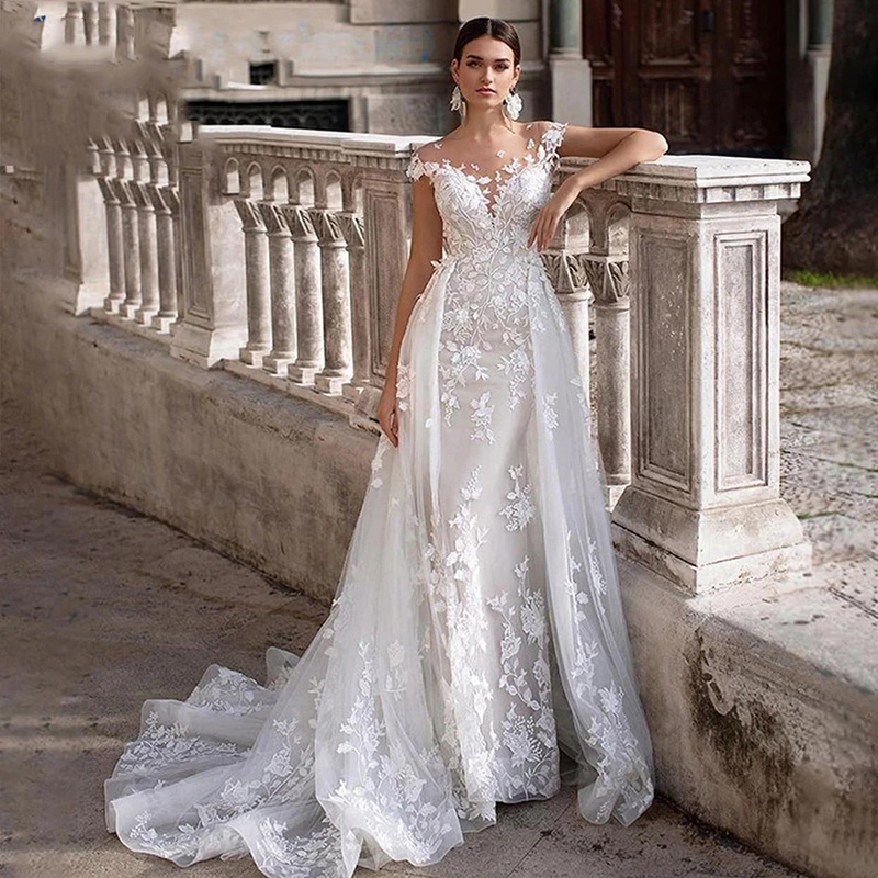 Lace wedding dress with long sleeves and train 2025 new style dreamy round neck slim fish white bride wedding dress with train two kinds of style