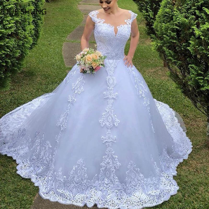 2026 New European and American Style Wedding Dress White Retro Lace Wedding Dress V Neck Backless Sexy Main Wedding Dress Large Size