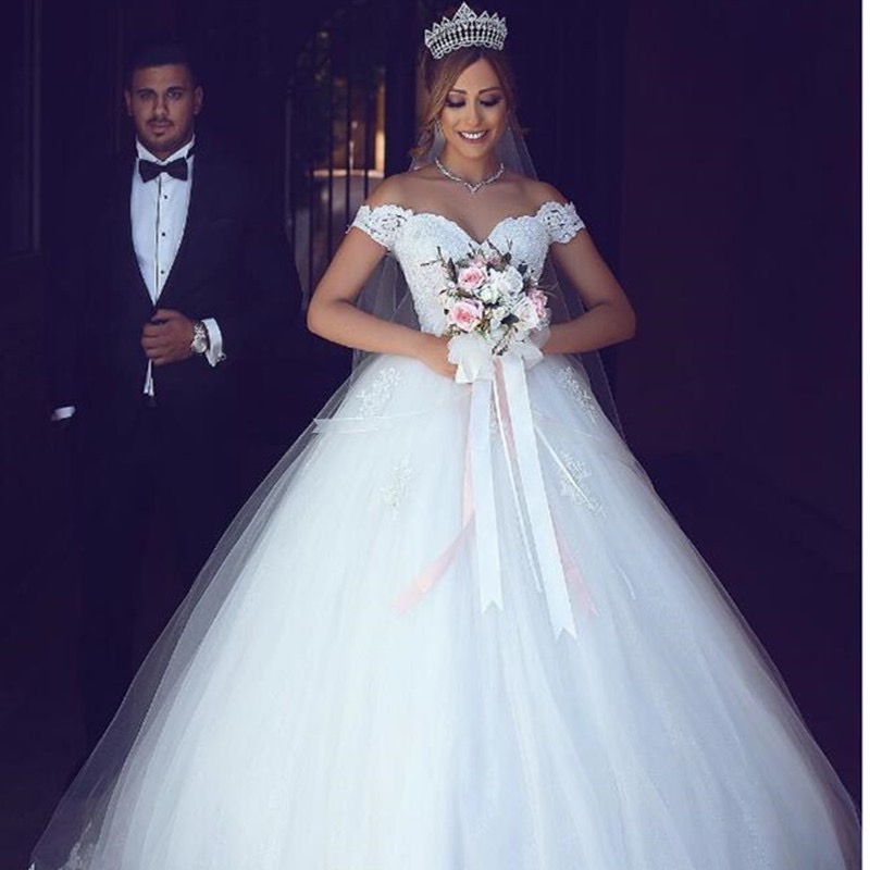 Classic Off-Shoulder Sweetheart Lace Ball Gown Wedding Dress